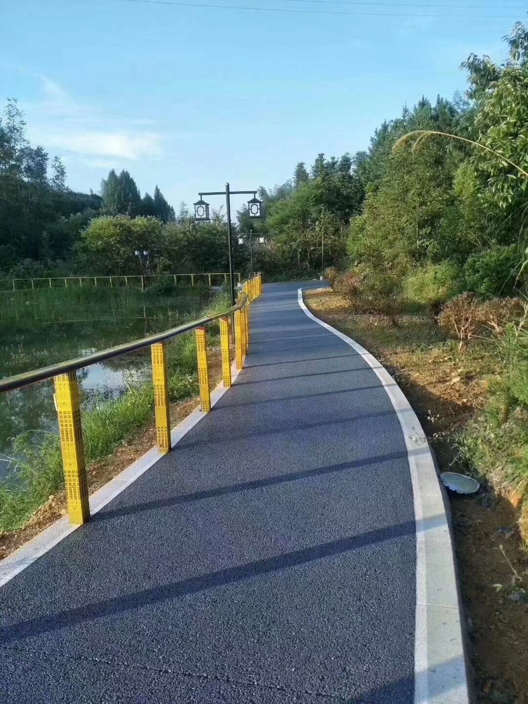   彩色透水混凝土与普通混凝土地坪的区别